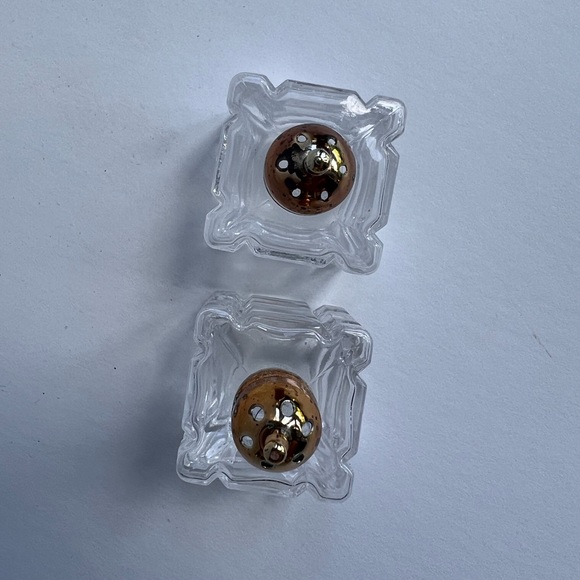 Crystal miniature vintage salt and pepper shakers with golden lids 1960 - Picture 5 of 6
